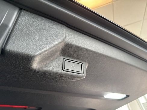 New 2025 Volkswagen ID. Buzz Pro S image 7