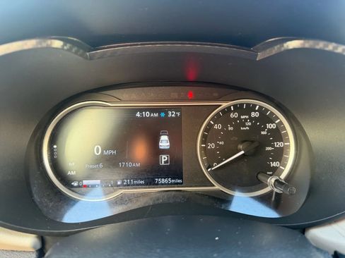 Used 2021 Nissan Versa SV image 10