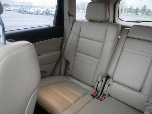 Used 2018 Jeep Grand Cherokee Limited AWD/4WD image 12