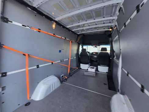 Used 2022 Mercedes-Benz Sprinter 2500 image 39
