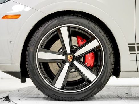 New 2026 Porsche Cayenne GTS AWD/4WD image 30