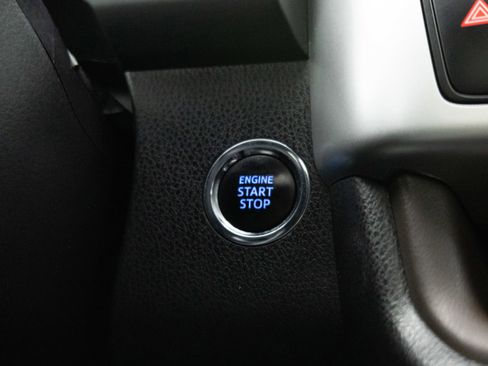 Used 2019 Toyota Highlander XLE AWD/4WD image 34