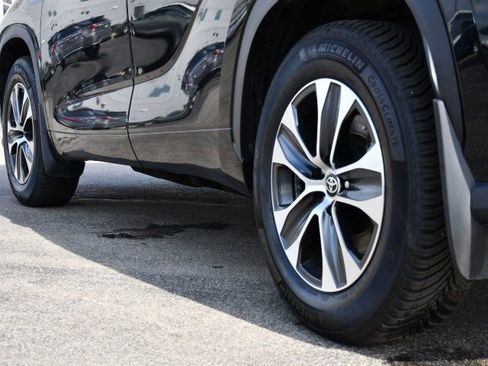 Used 2023 Toyota Highlander XLE image 10