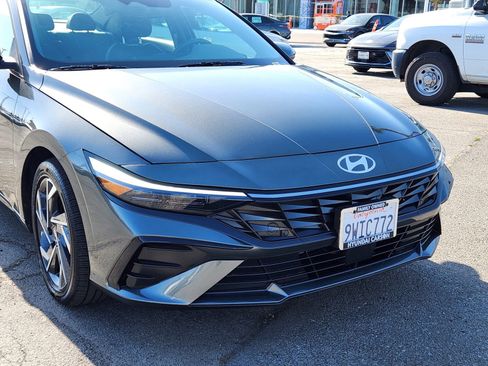 Used 2025 Hyundai Elantra SEL FWD image 9