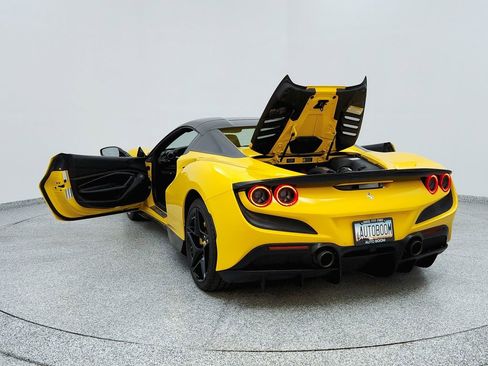 Used 2021 Ferrari F8 Tributo image 10