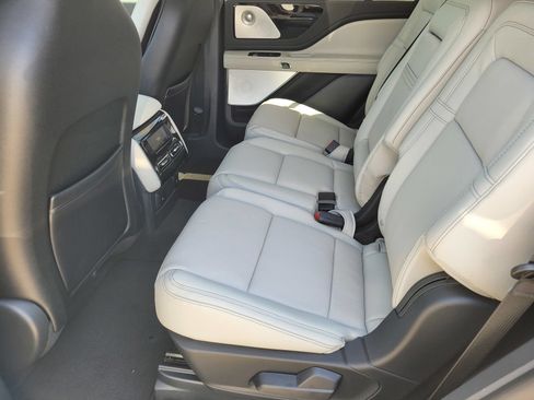Used 2026 Lincoln Aviator Reserve AWD/4WD image 7