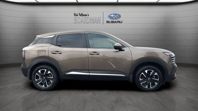 Used 2025 Nissan Kicks SV AWD/4WD image 3