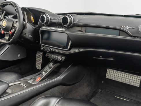 Used 2020 Ferrari Portofino image 14