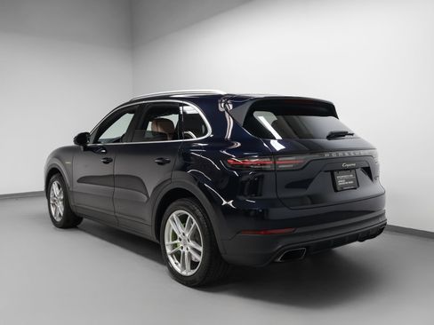 Certified 2019 Porsche Cayenne E-Hybrid AWD/4WD image 3