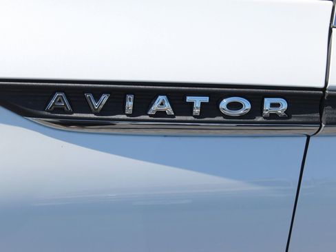 Used 2023 Lincoln Aviator Reserve w/ Equipment Group 201A AWD/4WD image 3