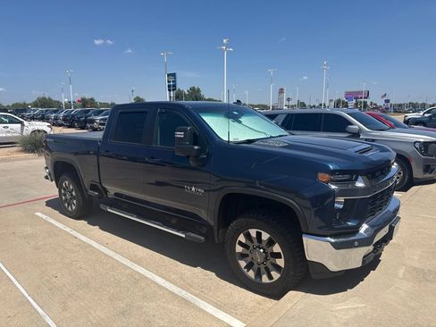 Used 2021 Chevrolet Silverado 2500 LT w/ Texas Edition AWD/4WD image 4