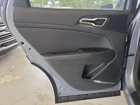 Used 2025 Kia Sportage EX FWD image 9
