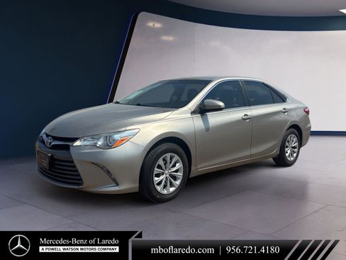 Used 2017 Toyota Camry LE image 1