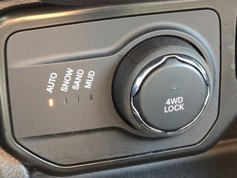 Used 2023 Jeep Renegade Latitude w/ Premium Group image 14