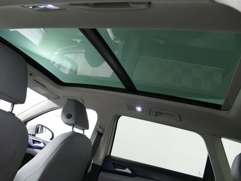 Used 2024 Volkswagen Taos SE w/ Panoramic Sunroof Package image 10