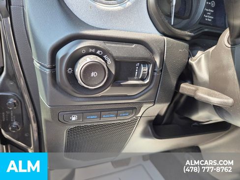Used 2025 Jeep Wrangler Unlimited Sahara AWD/4WD image 28