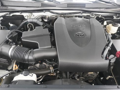 Used 2017 Toyota Tacoma SR5 w/ Tow Package RWD image 28