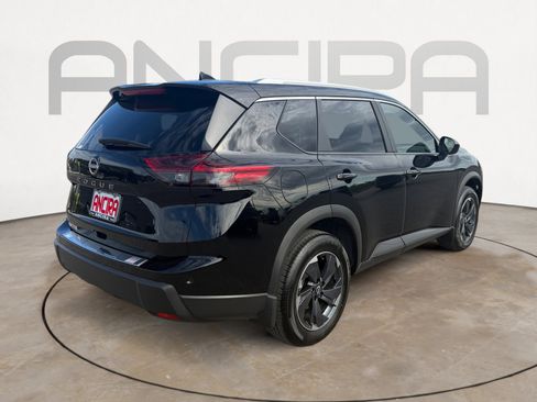 Used 2025 Nissan Rogue SV w/ SV Premium Package image 11