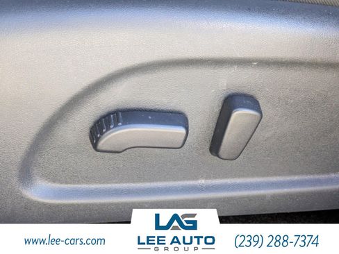 Used 2018 Nissan Pathfinder SV image 17