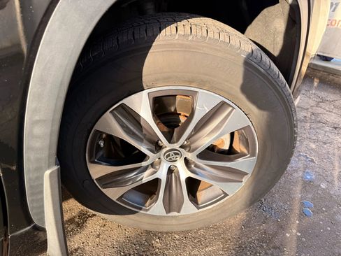 Used 2021 Toyota Highlander XLE image 53