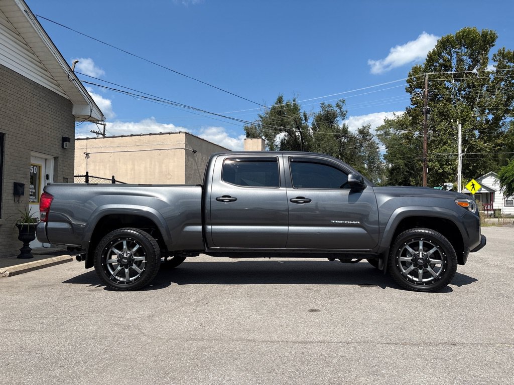Used 2017 Toyota Tacoma TRD Sport w/ Premium & Technology Package AWD/4WD image 7