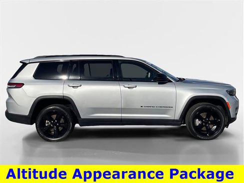 Used 2023 Jeep Grand Cherokee L Laredo image 7