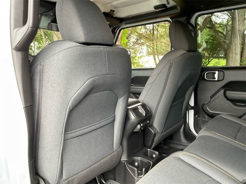 New 2025 Jeep Gladiator Sport image 27