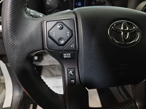 Used 2017 Toyota Tacoma TRD Sport w/ Exterior Package image 21