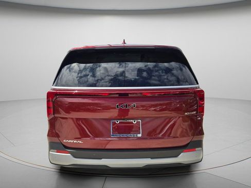 New 2025 Kia Carnival FWD image 4