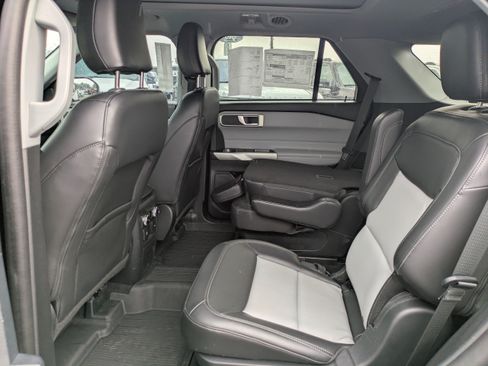 Used 2023 Ford Explorer XLT w/ Equipment Group 202A AWD/4WD image 13