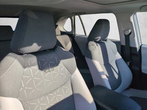 Used 2020 Toyota RAV4 XLE image 25