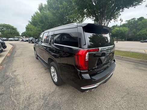Used 2025 GMC Yukon XL Denali AWD/4WD image 4