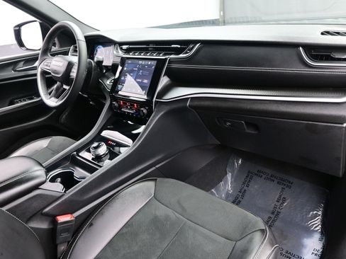 Used 2024 Jeep Grand Cherokee Altitude image 15