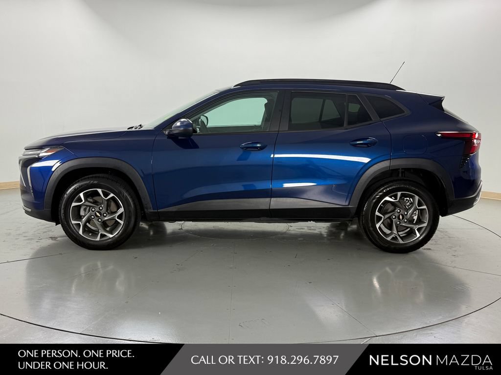 Used 2024 Chevrolet Trax LT w/ LT Convenience Package FWD image 9