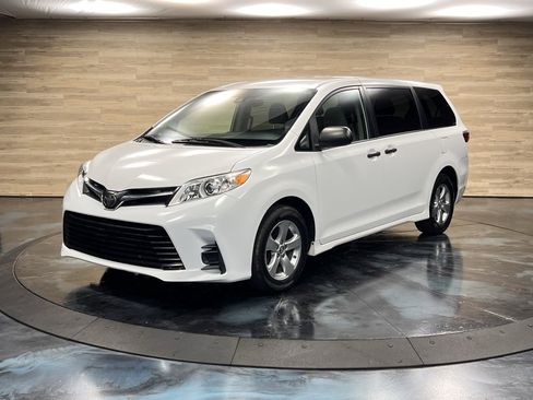 Used 2020 Toyota Sienna L image 5
