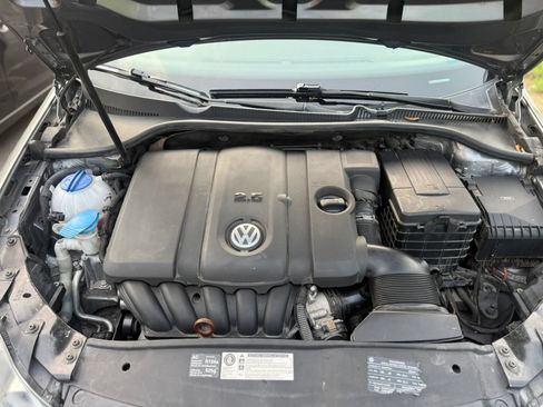 Used 2010 Volkswagen Golf 2-Door FWD image 17