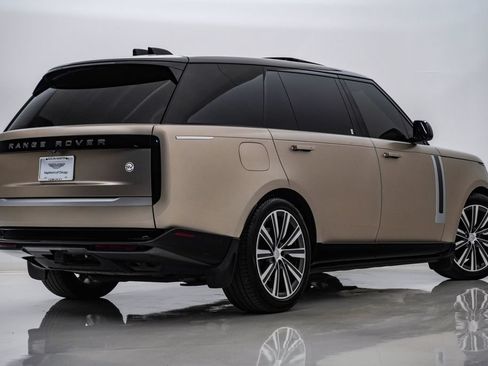 Used 2023 Land Rover Range Rover SV AWD/4WD image 9