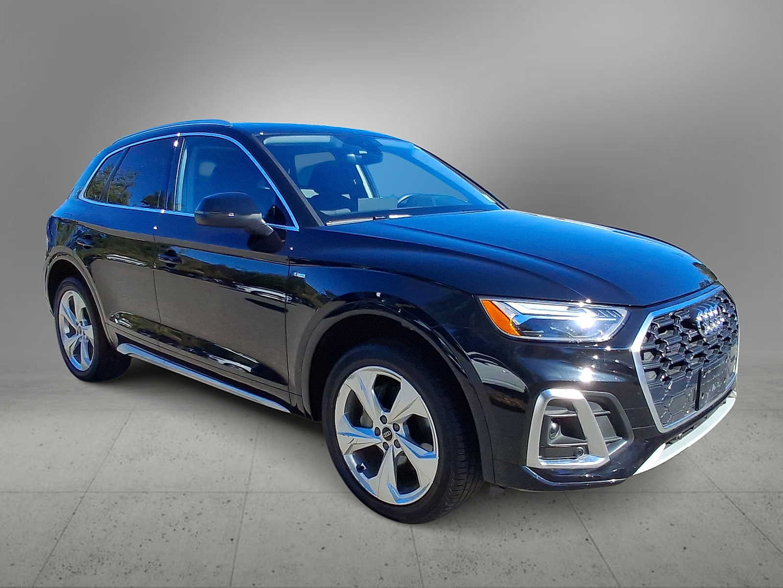 Certified 2023 Audi Q5 2.0T Premium Plus w/ Premium Plus Package AWD/4WD image 2