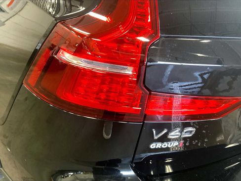 Used 2021 Volvo V60 T5 Cross Country image 25