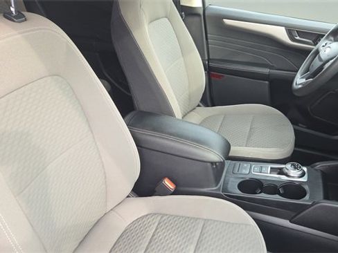 Used 2022 Ford Escape SE image 12