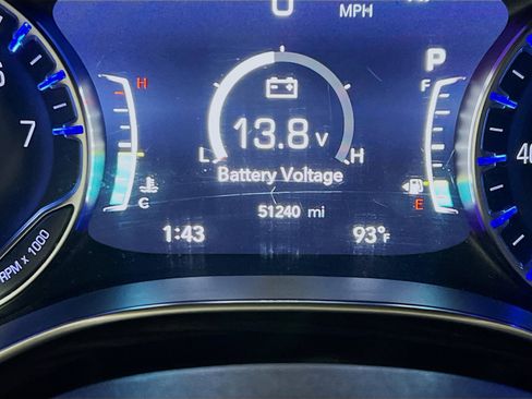Used 2022 Chrysler Pacifica Limited FWD image 8