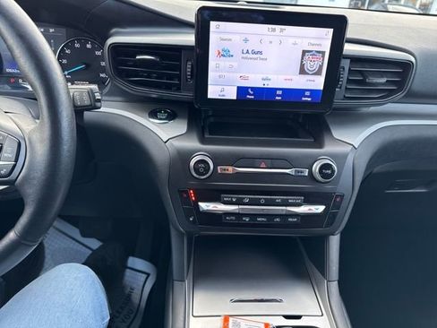 Used 2020 Ford Explorer XLT w/ Comfort Package image 17