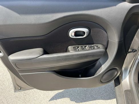 Used 2016 Kia Soul FWD image 24