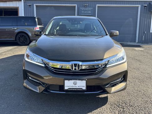 Used 2017 Honda Accord Touring image 5