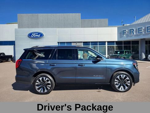 Used 2025 Ford Expedition Platinum w/ Driver's Package image 3