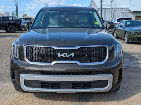 Used 2024 Kia Telluride EX w/ EX Captain's Chair Package image 9