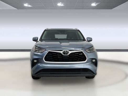 Used 2022 Toyota Highlander XLE FWD image 6