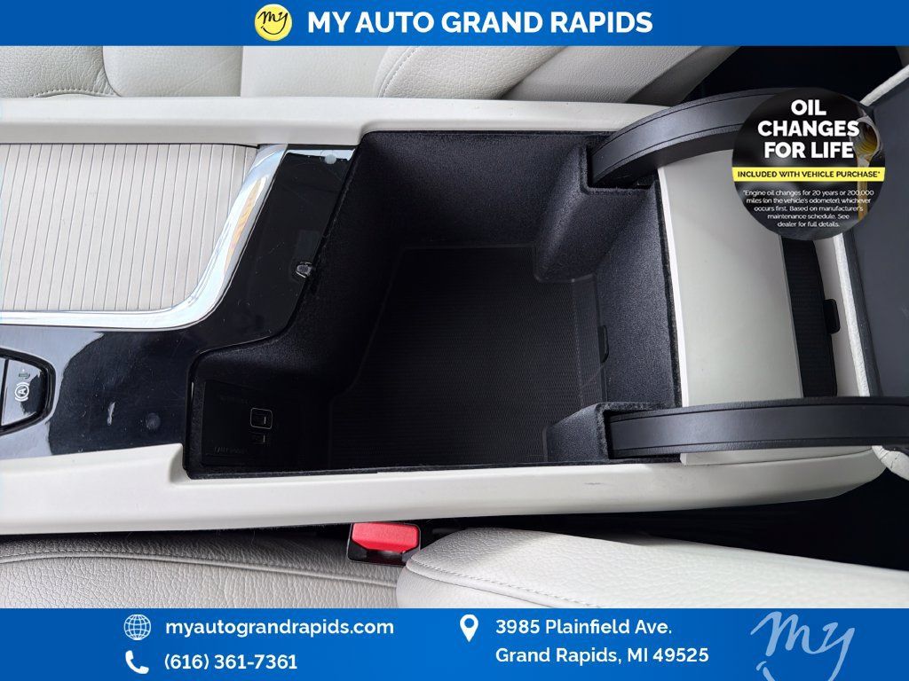 Used 2019 Volvo XC60 T6 Momentum w/ Protection Package Premier AWD/4WD image 29