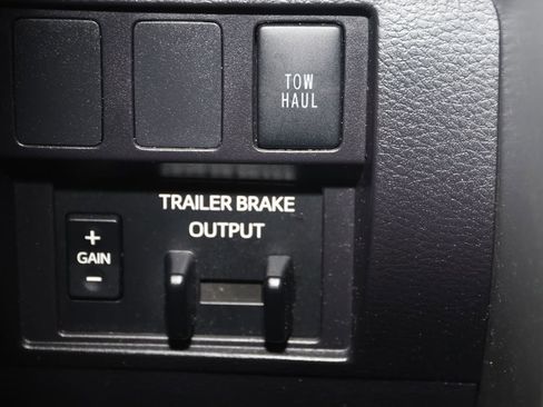 Used 2021 Toyota Tundra SR5 w/ SR5 Leather Package AWD/4WD image 25