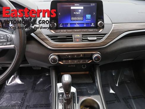 Used 2023 Nissan Altima 2.5 SV FWD image 12